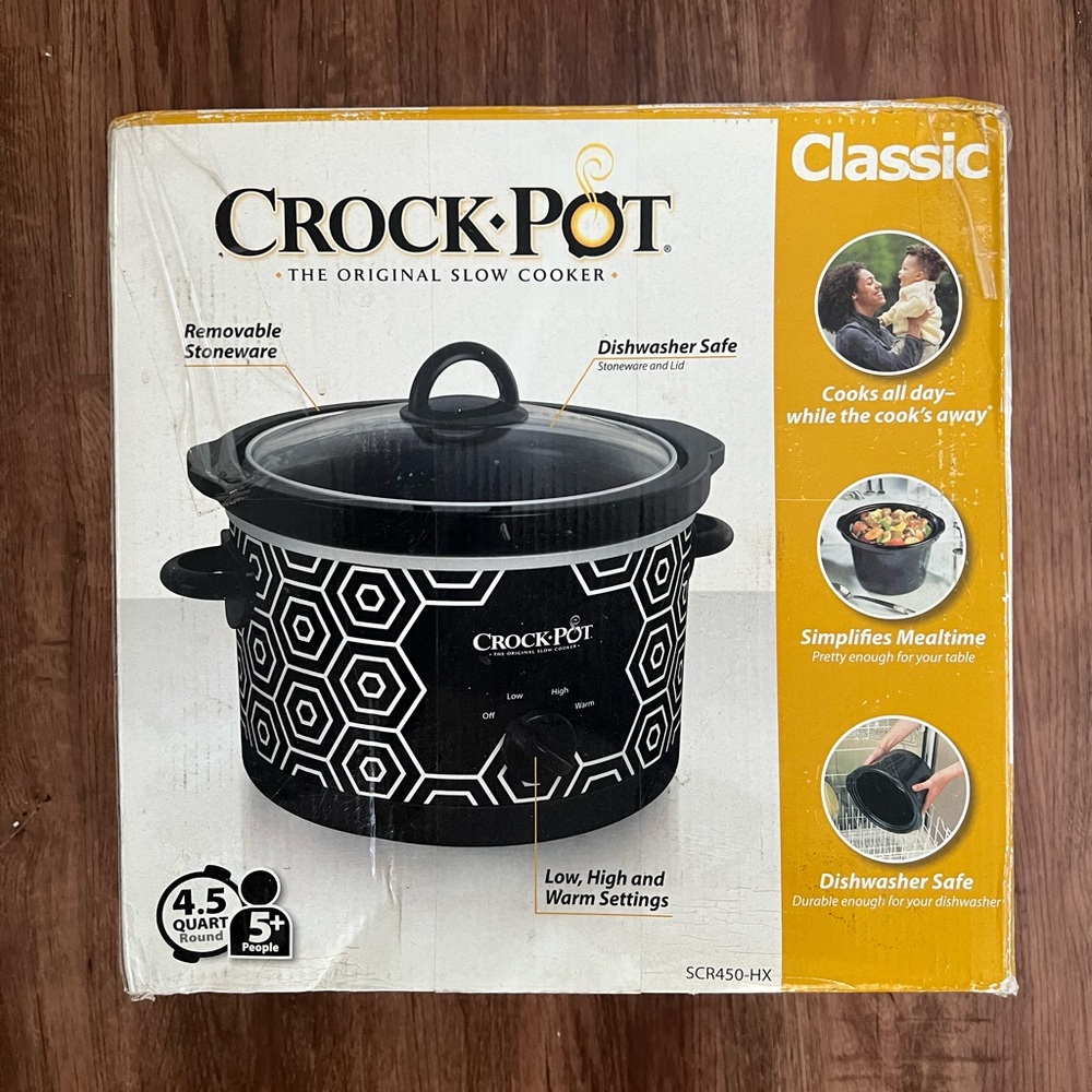 BRAND NEW! Crock-Pot Black and White Slow Cooker